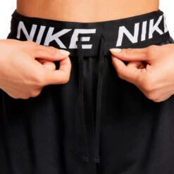 Pantalón Corto Nike Dri-Fit Attack Mujer -JOMA Tienda de ventas pantalon corto nike dri fit attack mujer black white reflective silver 3